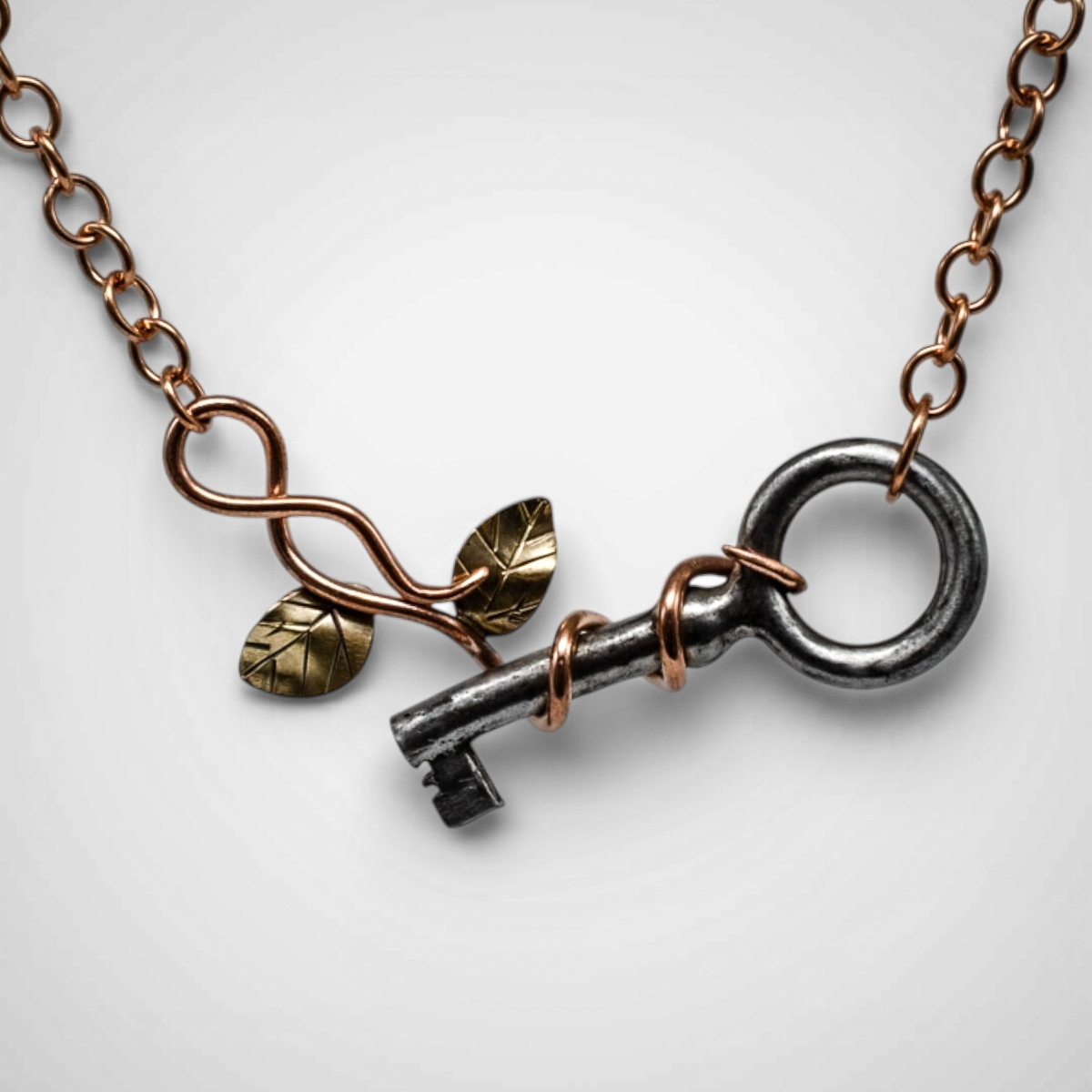 Antique Key Twisted Vine Necklace 002 Close