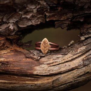 bronze leaf ring with double copper wire band